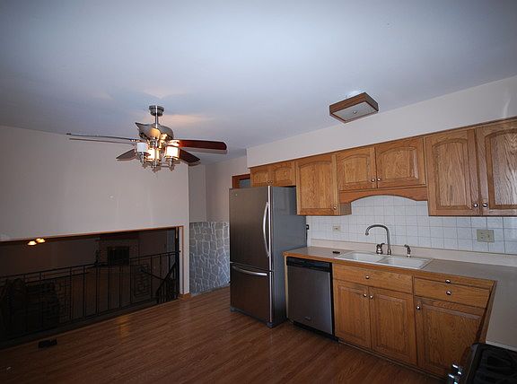 3rd image of 18W260 Claremont Dr