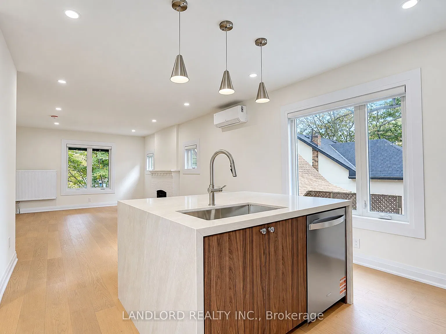 92 Neville Park Blvd — Photo 4