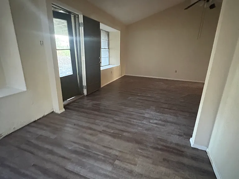 706 Redstone St — Photo 11