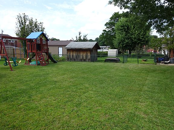2nd image of 536 Lebanon Manor Dr