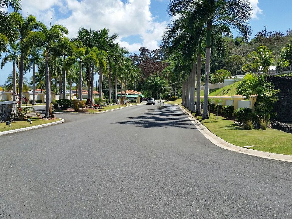 2nd image of Ciudad Jardin De Canovanas Calle Alamo #34