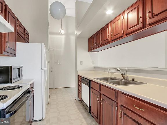 3rd image of 1400 Golden Rod Ct Unit K