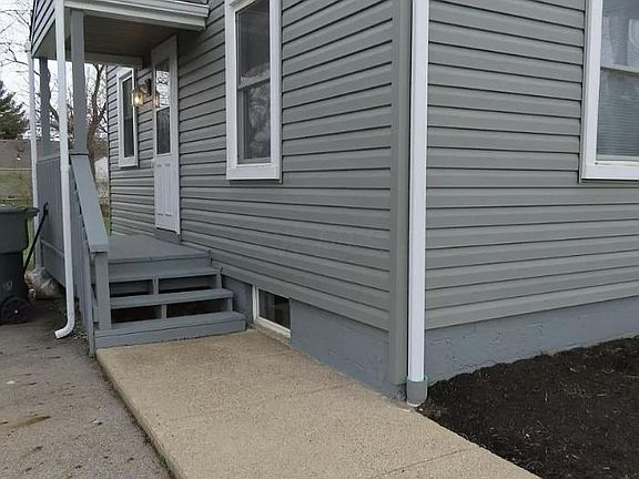 2nd image of 1238 Carolyn Ave