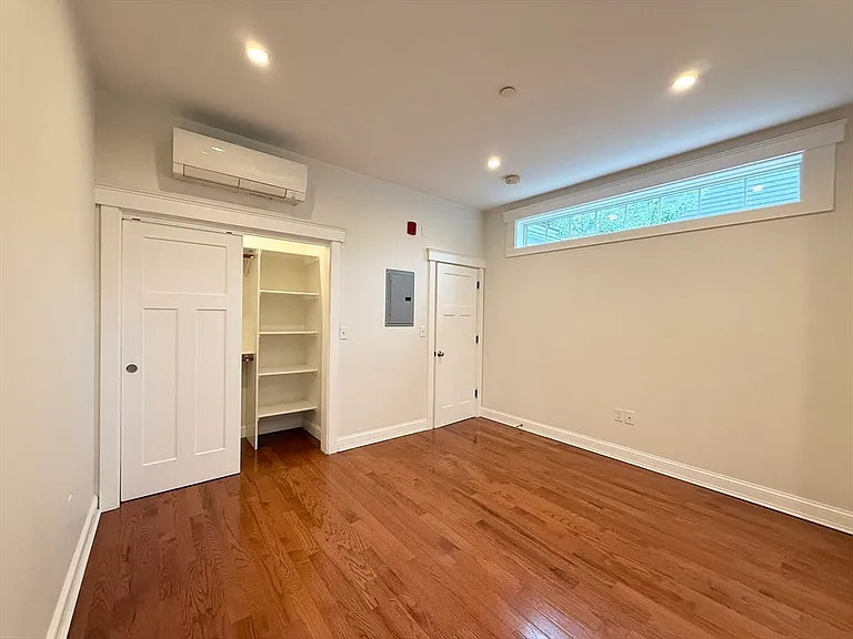 108-110 Webster St #1F — Photo 11