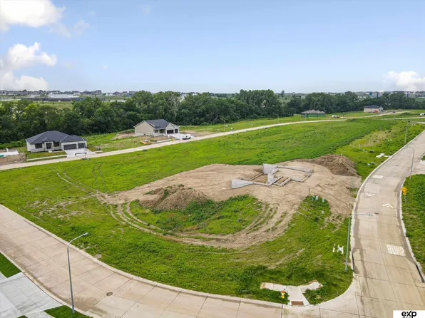 5451 S 201st St, Omaha, NE 68135