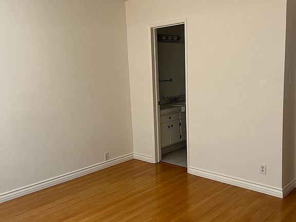 5th image of 14444 Benefit St APT 2