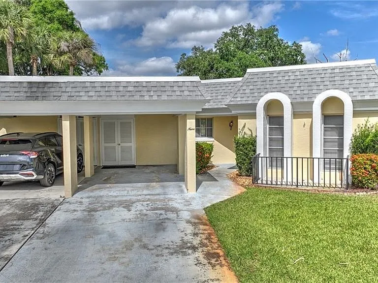 9 Park Lane Cir — Photo 1