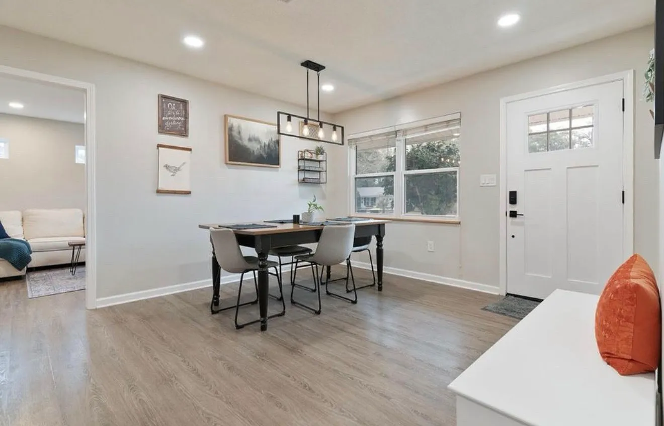 3 bed, 1360 sqft, $3,200 — Photo 3