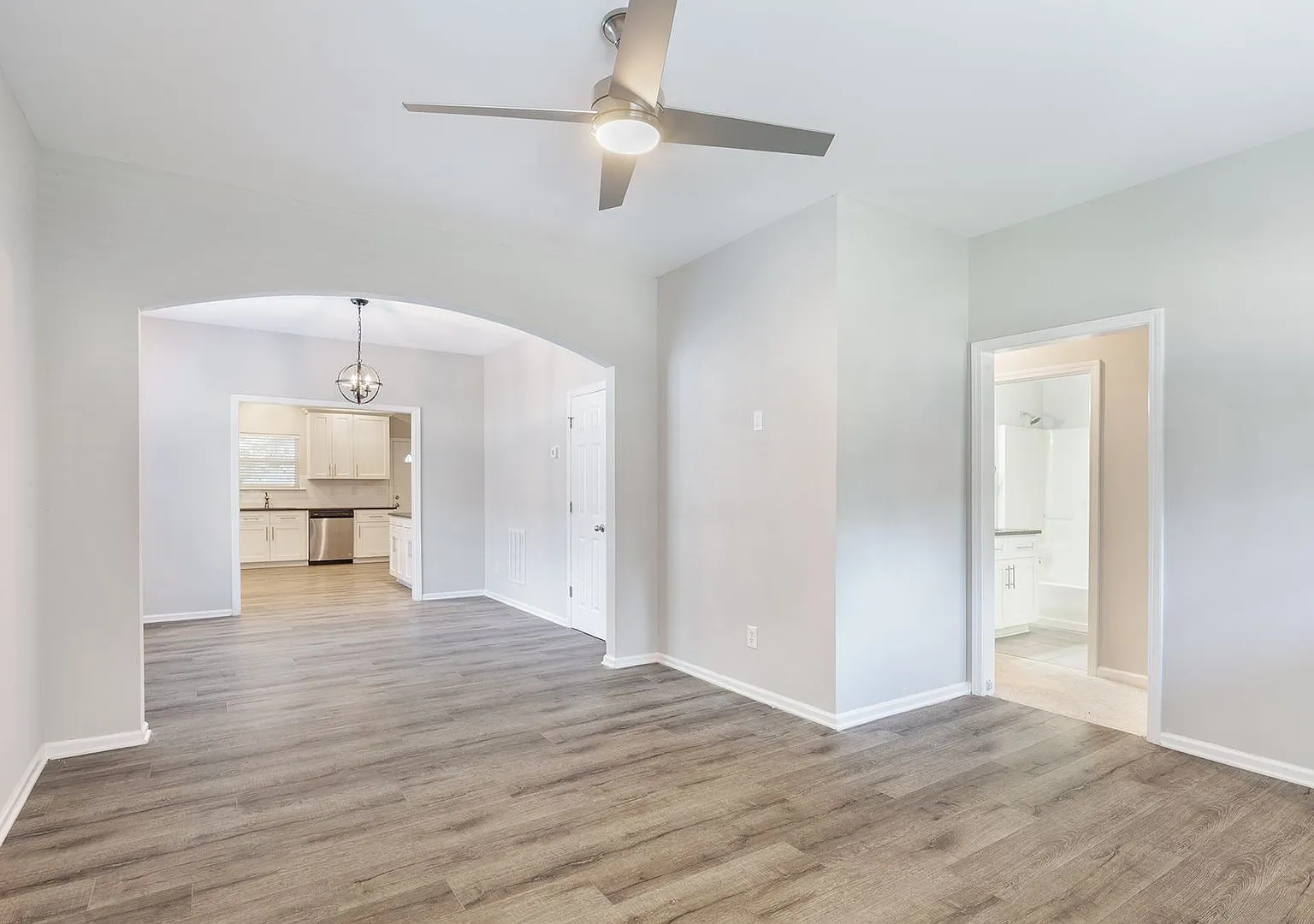 Intown Living! Modern 4BR Home w/ Fenced Backyard Min to BeltLine & Lee + White! — Photo 4