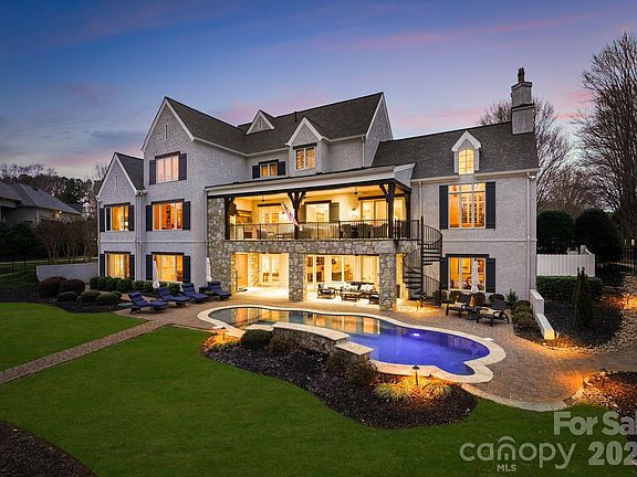 3rd image of 190 Cape Cod Way