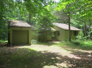 5622 Woodland Ave, Pocono Pines, PA 18350