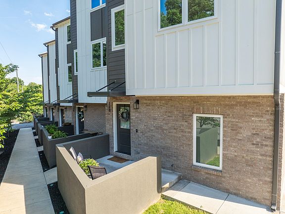 3rd image of 724 W Bell Ave #118