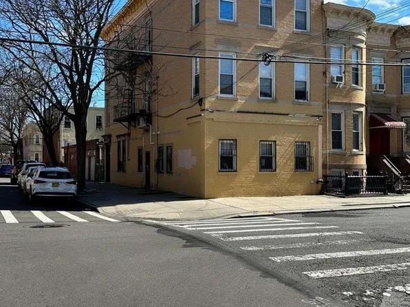 75-01 61st Street, Glendale, NY 11385
