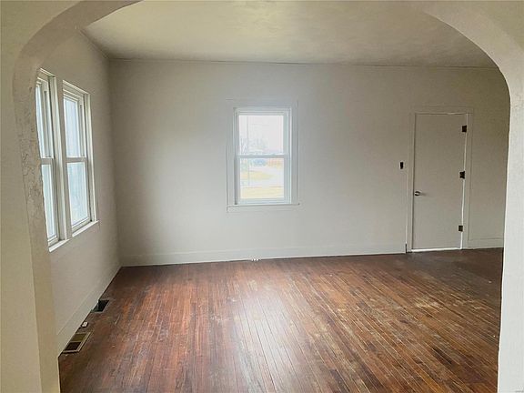 3rd image of 815 S Court St