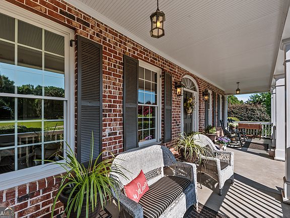 4th image of 1101 E Magnolia Loop