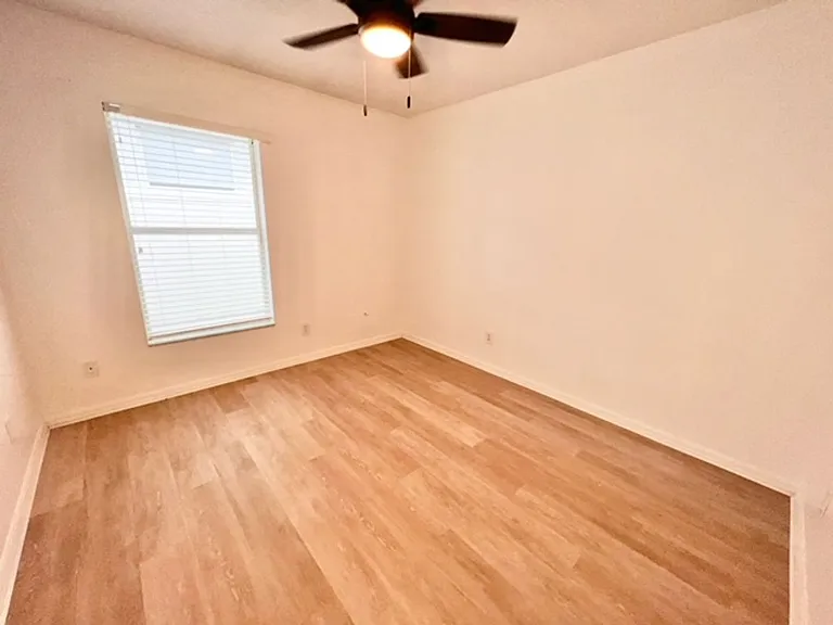 4403 Brookdale Ct — Photo 17
