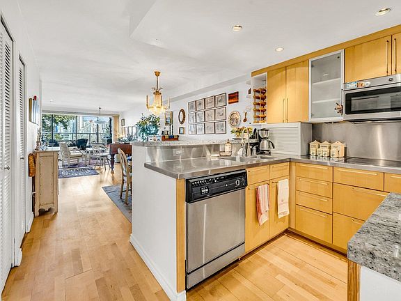 5th image of 1024 W 7th Ave #201