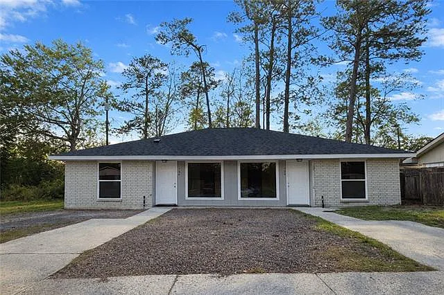3 bed, 1.5 bath, 983 sqft, $1,100 — Photo 2