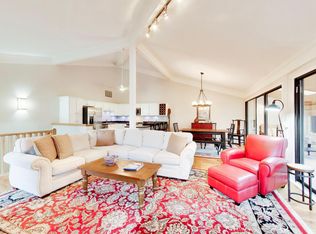 519 Bristol Oak Ct, Fontana, WI