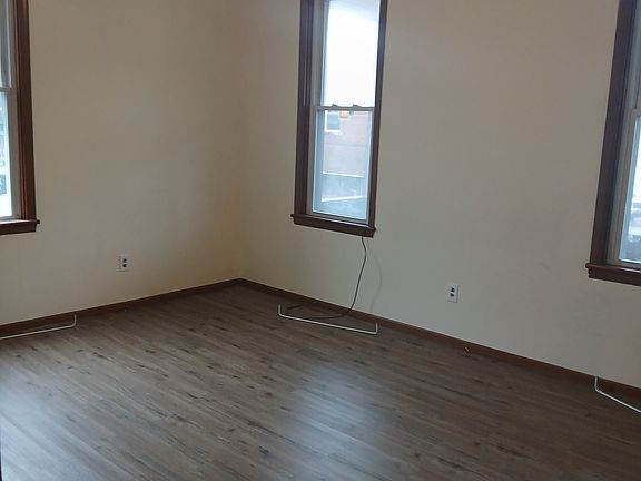3rd image of 600 Ferndale Ave #1