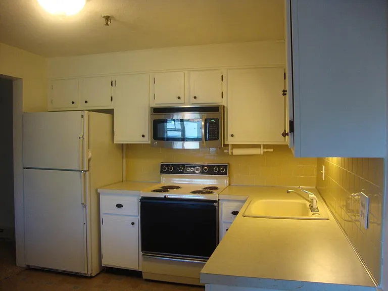 23 Spencer Rd — Photo 2