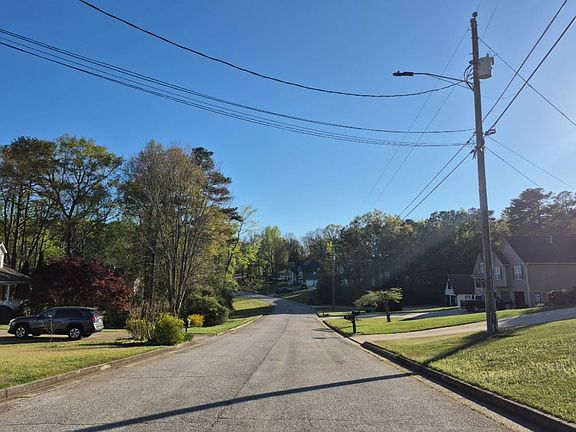 4th image of 5521 Twin Oak Dr