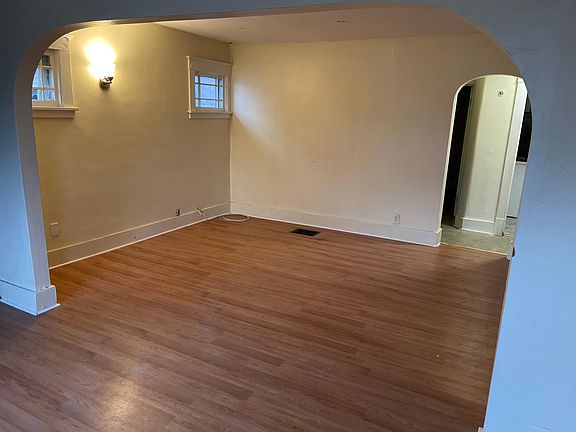 2nd image of 22 Roosevelt Ave Floor 1