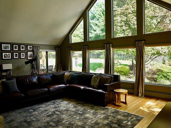 4th image of 33 Woodfield Ln