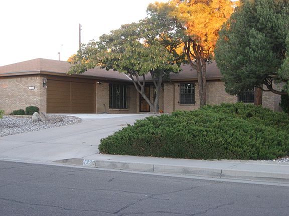4th image of 1324 Paisano St NE