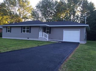 305 N Hickory Dr, Newton, IL 62448