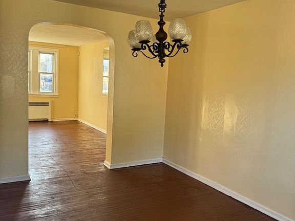 4th image of 241 E Howell St