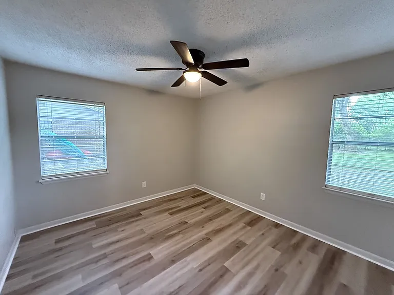 5240 Catalina St — Photo 7