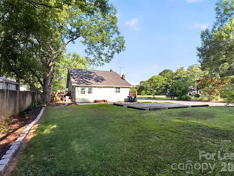204 E McNeely Ave — Photo 32