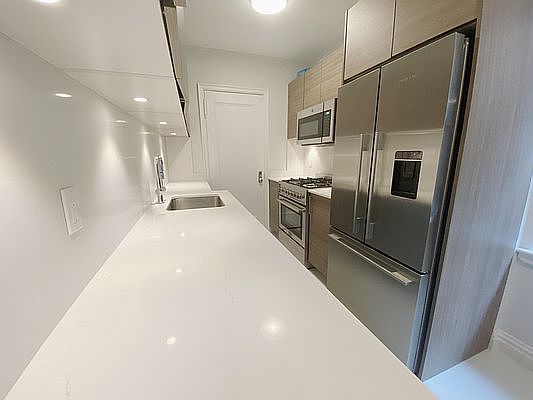 4th image of 400 E 58th St APT 5F