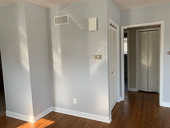 3rd image of 2504 Thayer Dr