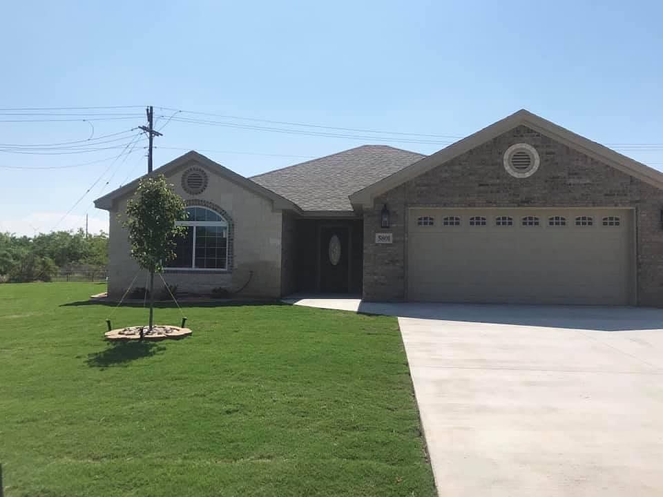 Beautiful front yard and entry