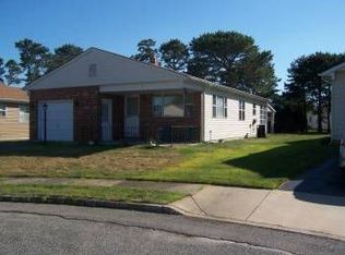 7 Esher Ct, Toms River, NJ 08757