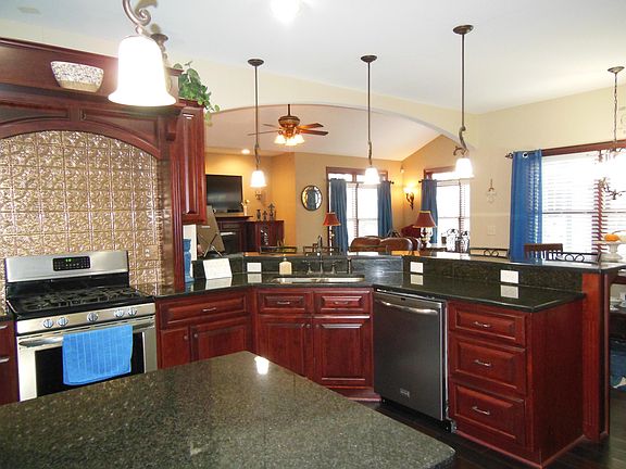 4th image of 3645 Oak Hill Ct NE