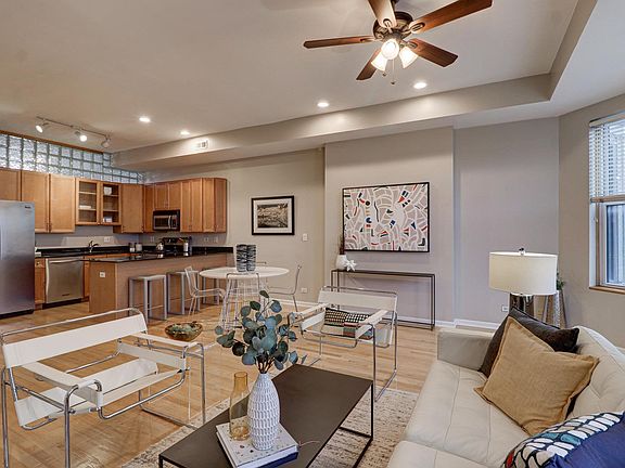 4th image of 1704 W Chicago Ave #3