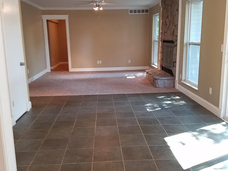 10209 W Carr St — Photo 1