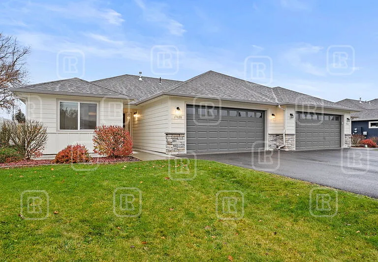 17020 E Knox Ln — Photo 2