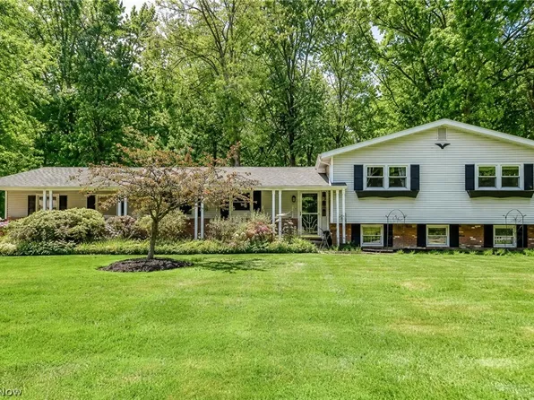 9412 Beaver Creek Dr, Mentor, OH 44060