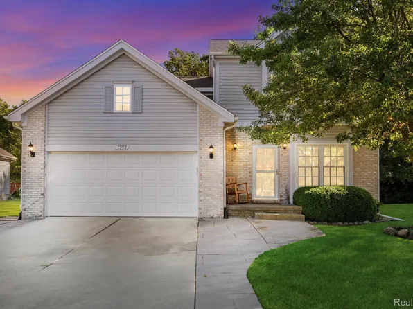 7992 Thornhill Dr, Ypsilanti, MI 48197