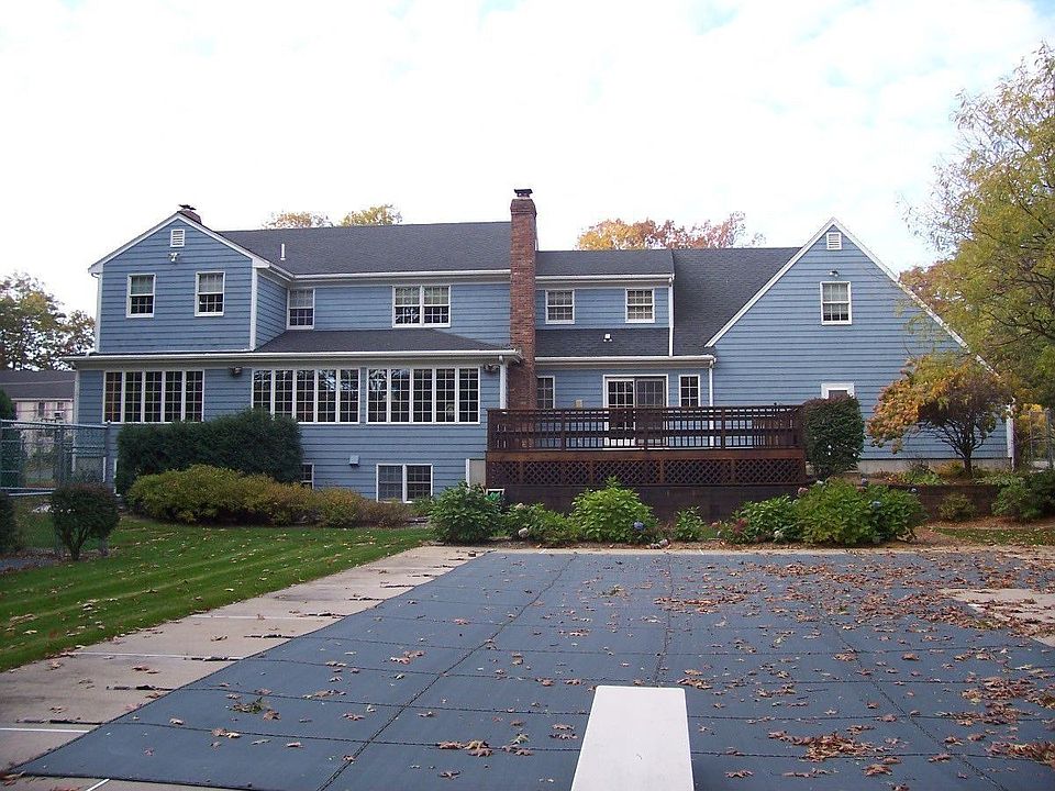 Rear - fenced yard