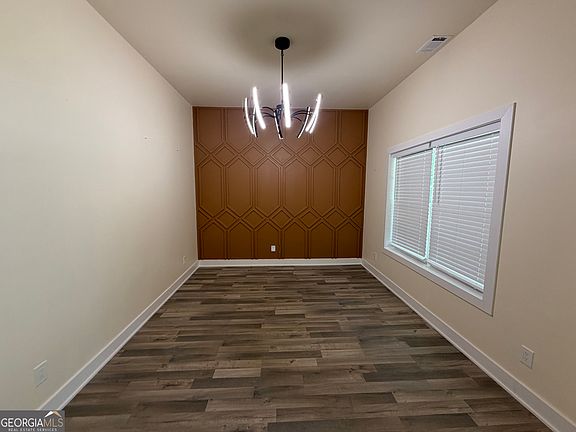 5th image of 140 Wesley Pl