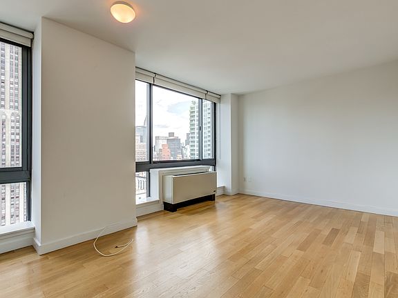 3rd image of 9 W 31st St APT 30F