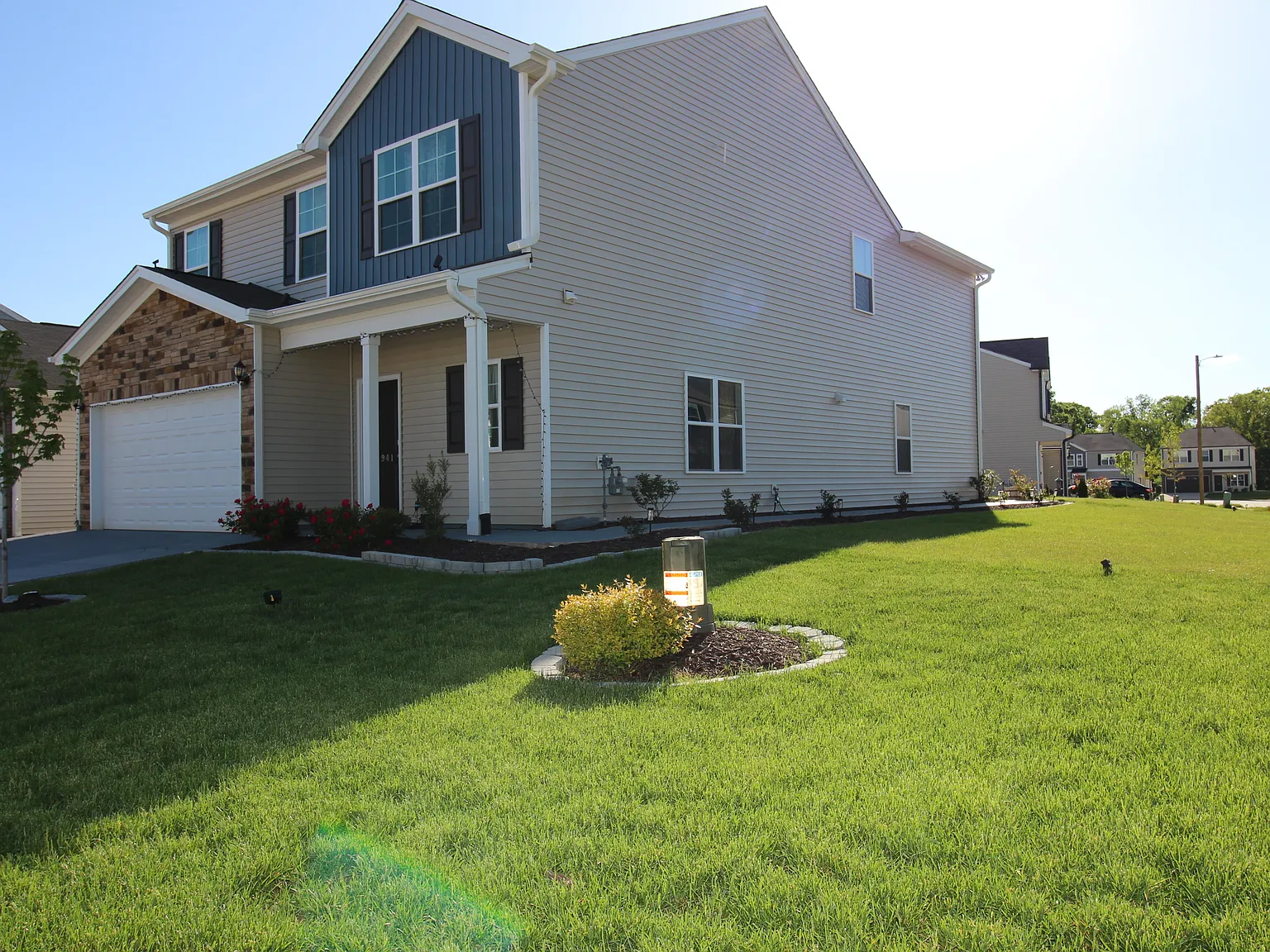 5 bed, 3.5 bath, 2633 sqft, $2,800 — Photo 2