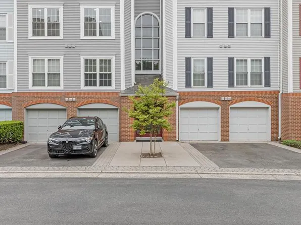 257 S Pickett St APT 302, Alexandria, VA 22304