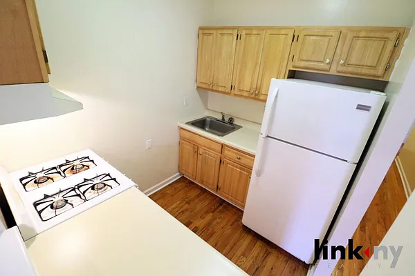 Rented by Link NY Realty | media 28