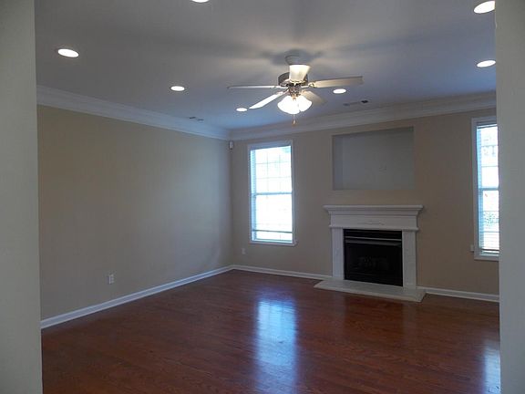4th image of 213 Long Dr